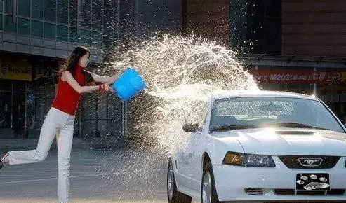 傳統(tǒng)手工洗車(chē)