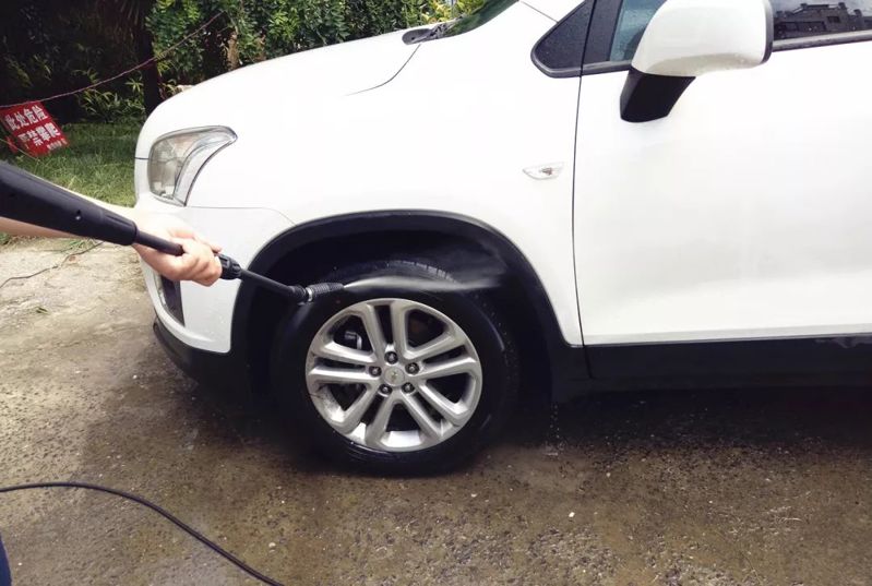 億力高壓洗車機(jī)YLQ4630C-120C洗車過程